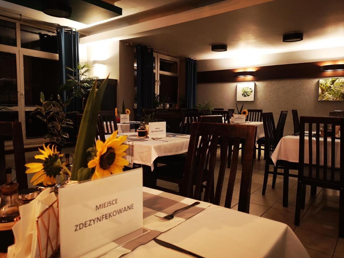 Bialy Orzel Aparthotel Przemysl Ngoại thất bức ảnh