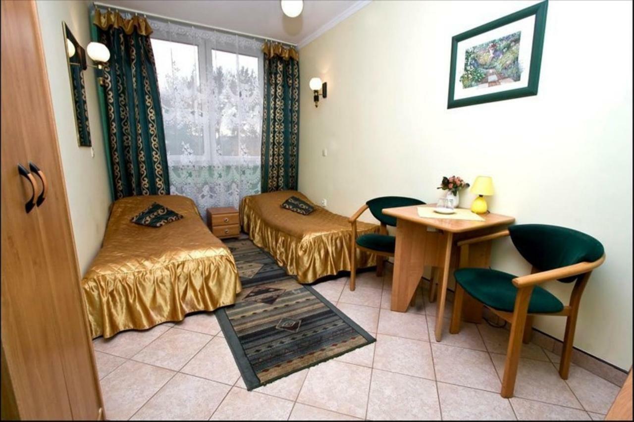 Bialy Orzel Aparthotel Przemysl Ngoại thất bức ảnh