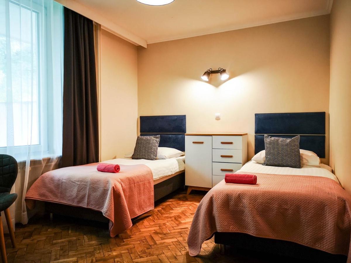 Bialy Orzel Aparthotel Przemysl Ngoại thất bức ảnh